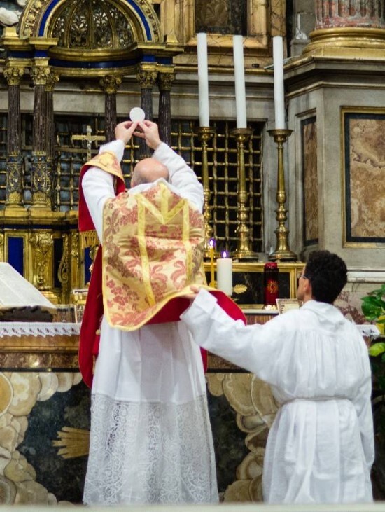 Priest elevating Host at Tridentine Mass